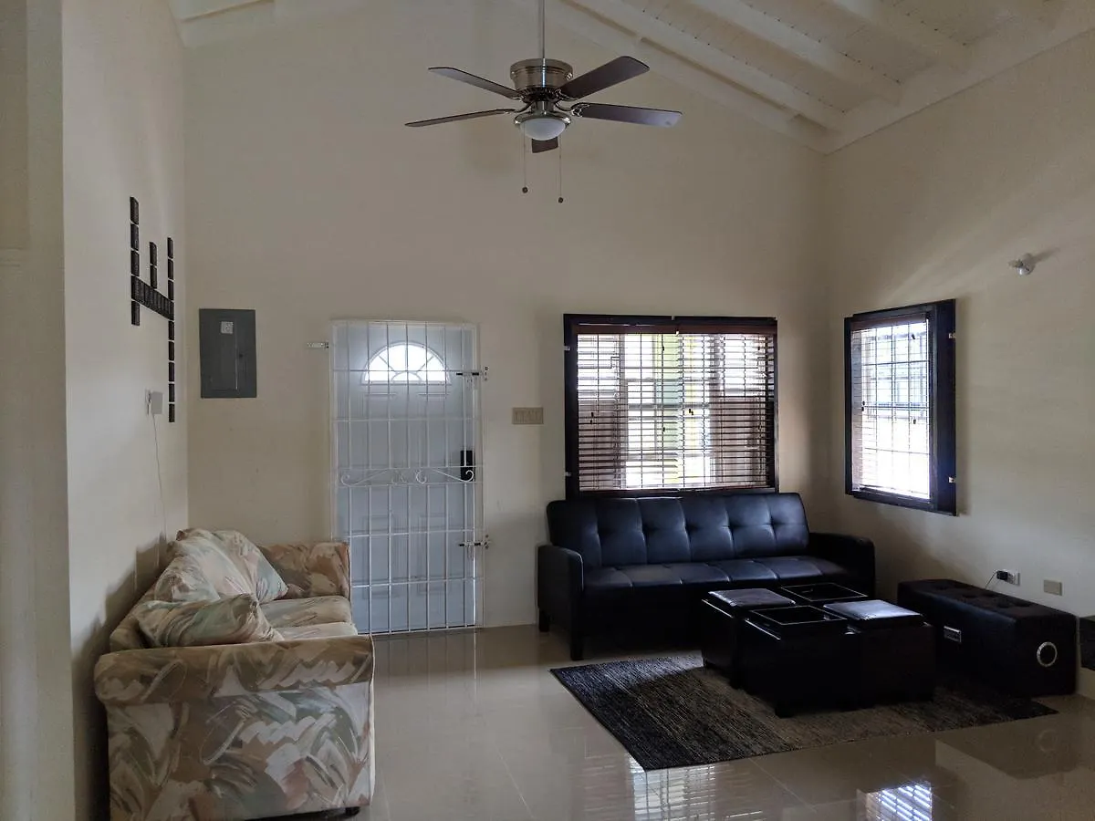 Guest house Zade'S Vacation Home Mammee Bay