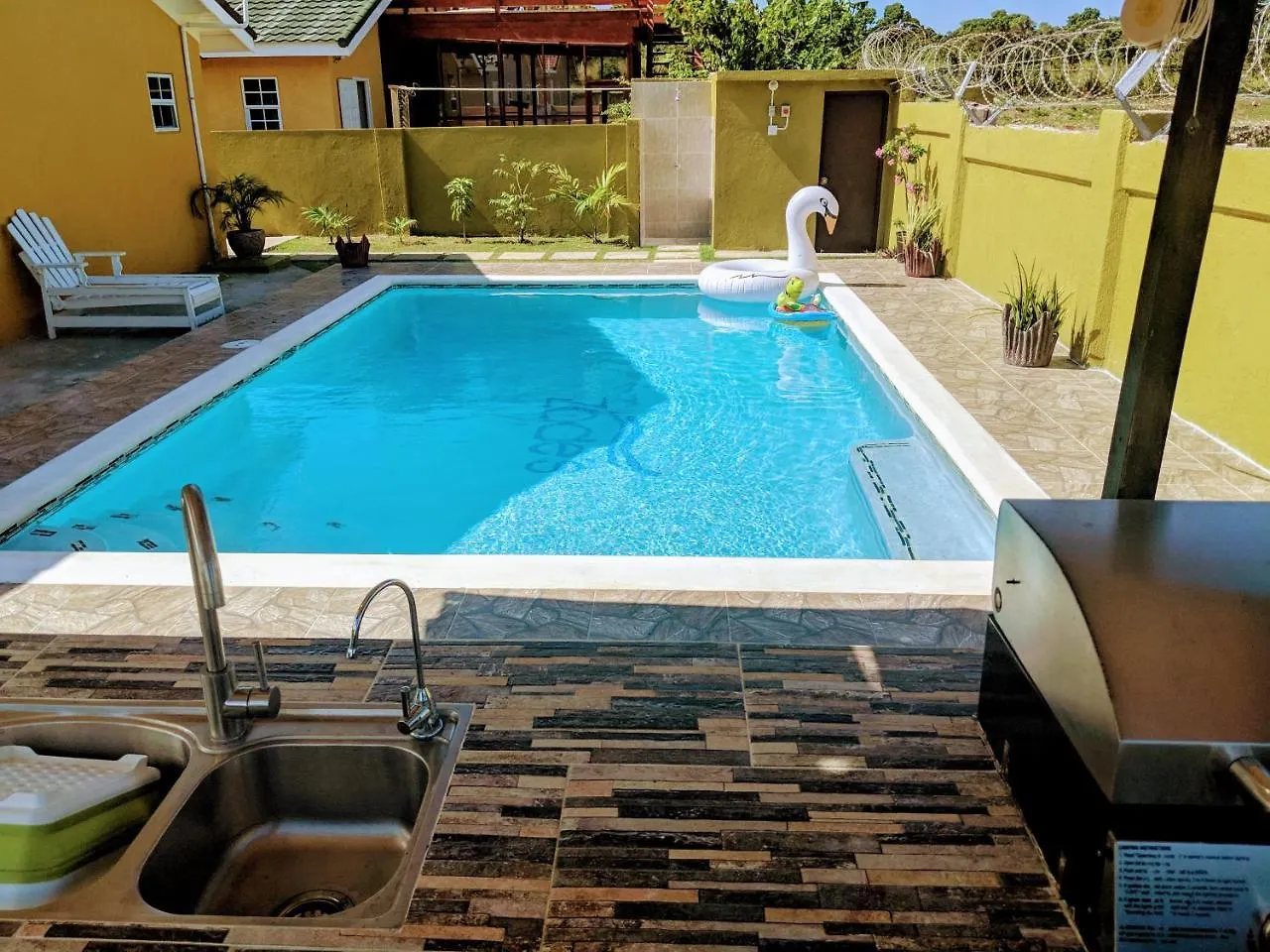 Zade'S Vacation Home Mammee Bay Guest house