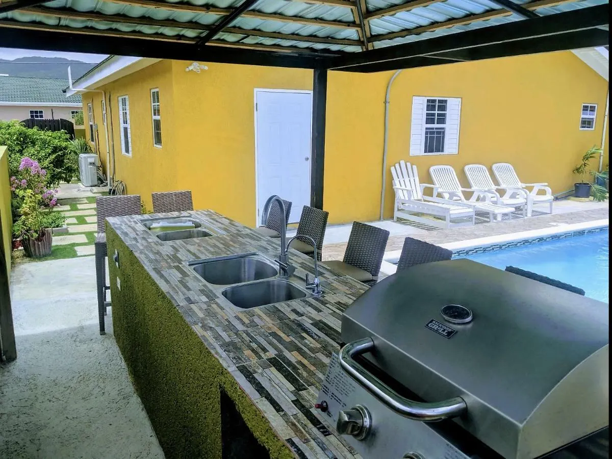 Guest house Zade'S Vacation Home Mammee Bay